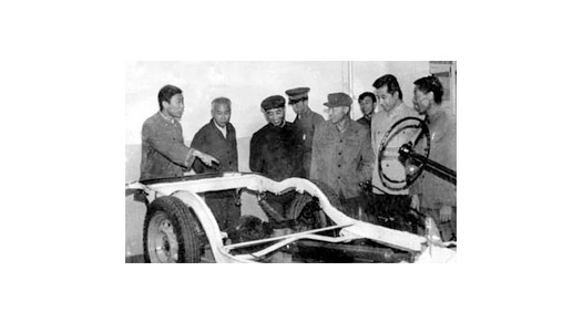 80年代初，交通部副部長王展義來我校檢查指導(dǎo)工作